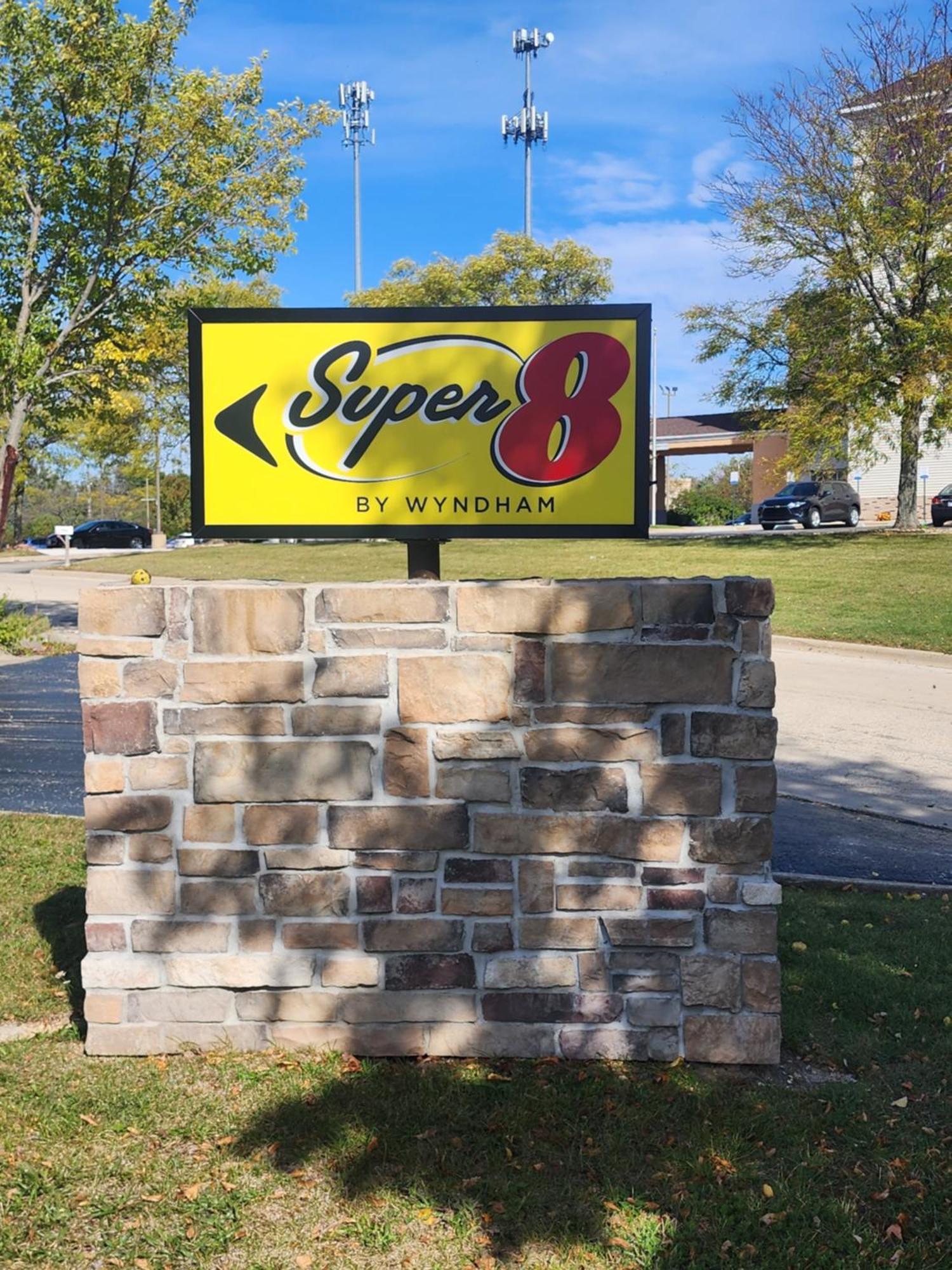 Готель Super 8 By Wyndham Rockford I-90 Casino District Екстер'єр фото